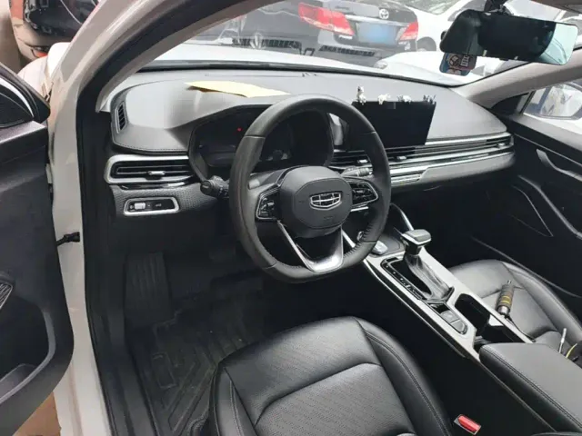 Geely Emgrand — Фото автомобиля 9
