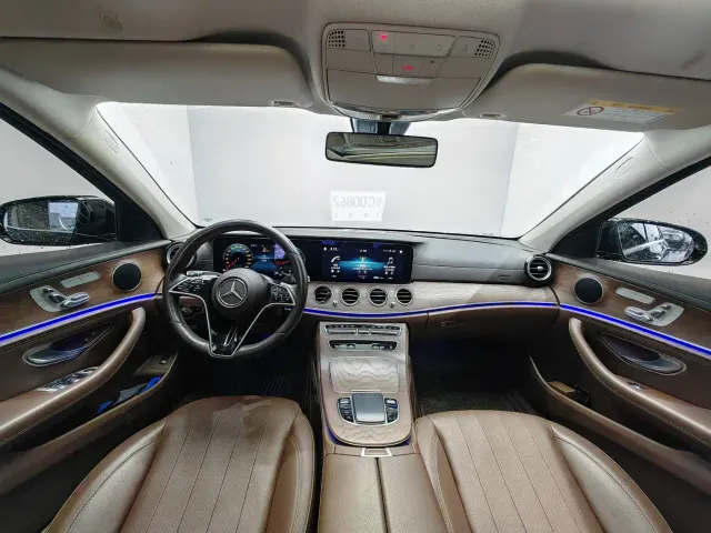 Mercedes-Benz E-Class — Фото автомобиля 11
