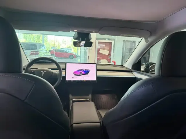Tesla Model Y — Фото автомобиля 3