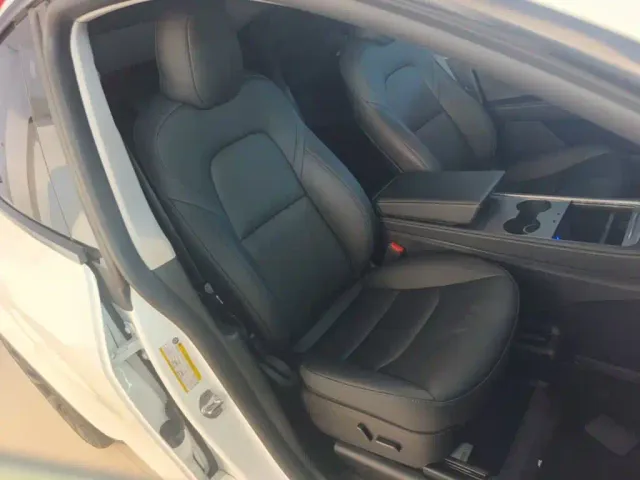 Tesla Model Y — Фото автомобиля 24