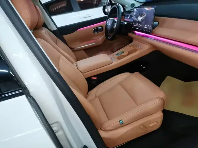 Leapmotor C10 — Фото автомобиля 24