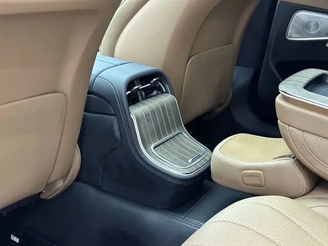 Mercedes-Benz E-Class — Фото автомобиля 18