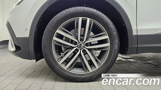 Volkswagen Tiguan — Фото автомобиля 5