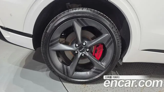 Genesis GV70 — Фото автомобиля 5