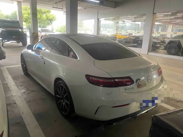 Mercedes-Benz E-Class — Фото автомобиля 4