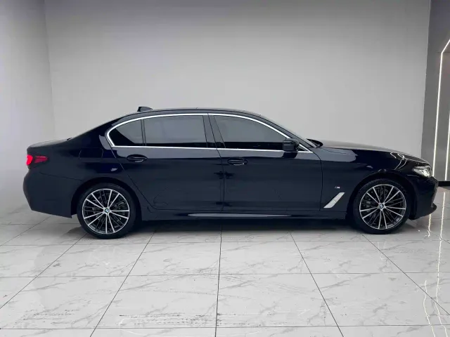 BMW 5 Series — Фото автомобиля 17