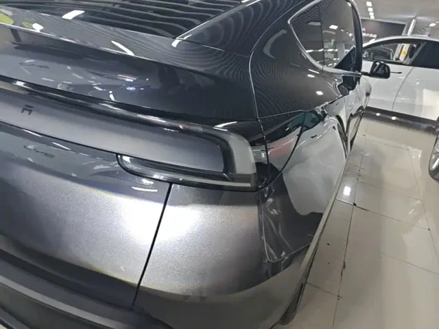 Tesla Model Y — Фото автомобиля 7