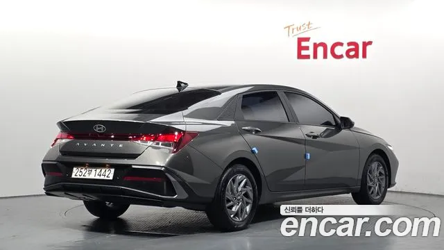 Hyundai Avante CN7 — Фото автомобиля 2