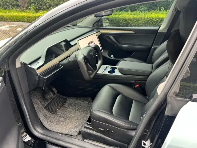 Tesla Model Y — Фото автомобиля 7