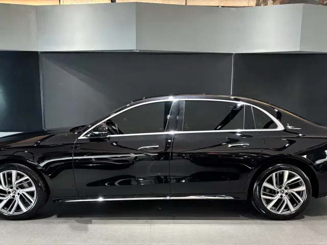 Mercedes-Benz E-Class — Фото автомобиля 4