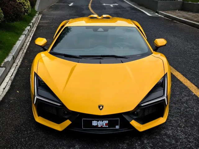 Lamborghini Revuelto — Фото автомобиля 3