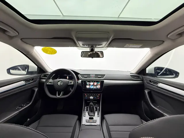 Skoda Superb — Фото автомобиля 12