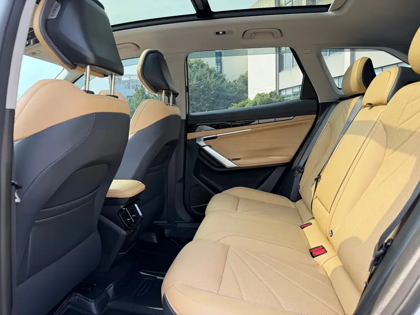 Geely Boyue L 2023 2.0TD DCT Premium Model — Фото автомобиля 9