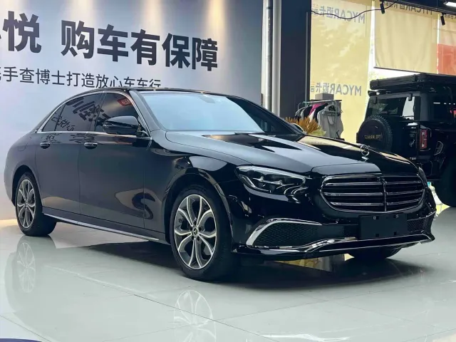 Mercedes-Benz E-Class — Фото автомобиля 3