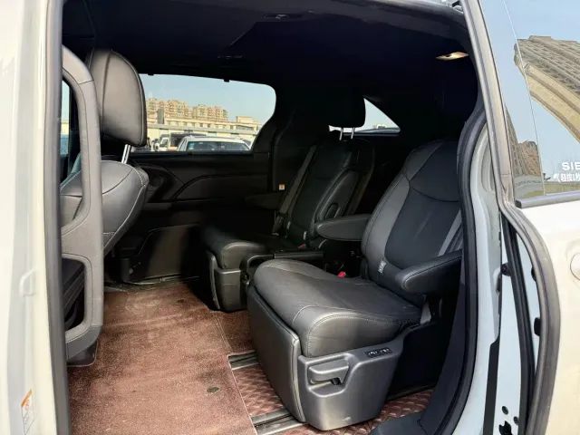 Toyota Sienna — Фото автомобиля 7