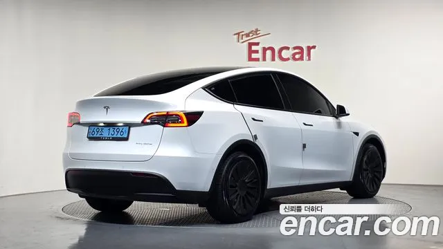 Tesla Model Y — Фото автомобиля 2