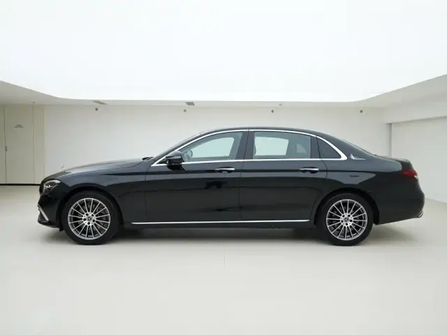 Mercedes-Benz E-Class — Фото автомобиля 3