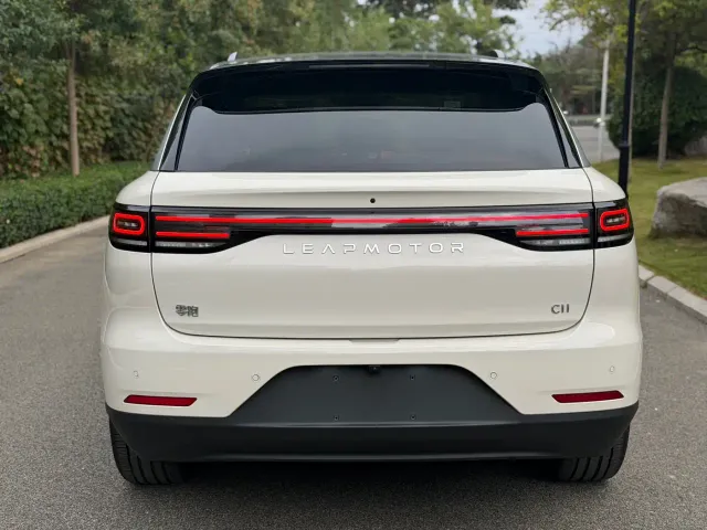 Leapmotor C11 — Фото автомобиля 10