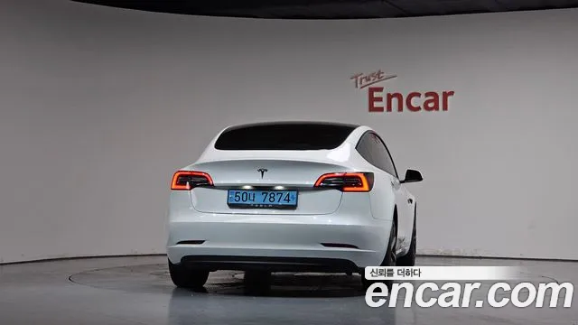 Tesla Model 3 — Фото автомобиля 4