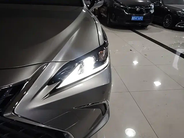 Lexus ES — Фото автомобиля 23