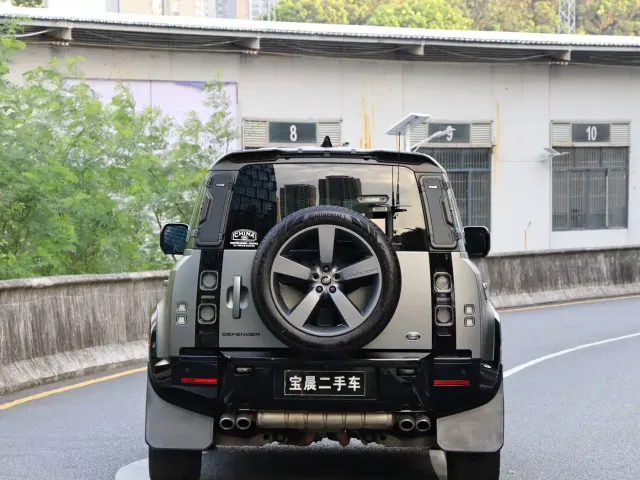 Land Rover Defender — Фото автомобиля 5