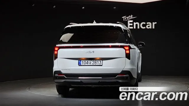 Kia Carnival Generation 4 — Фото автомобиля 4