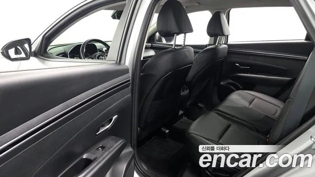 Hyundai Tucson Tucson (NX4) Бензин 1.6 турбо 2WD — Фото автомобиля 12