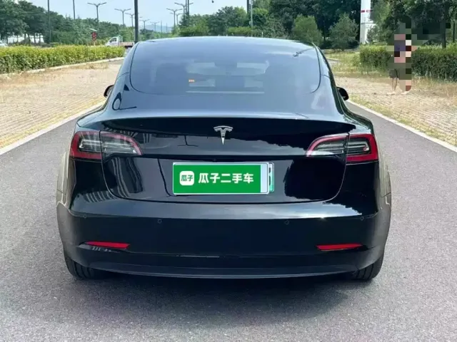 Tesla Model 3 — Фото автомобиля 5