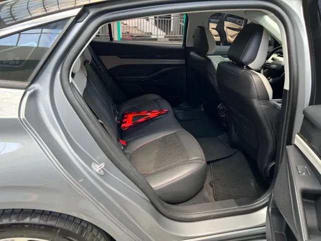 Ford Mondeo — Фото автомобиля 7