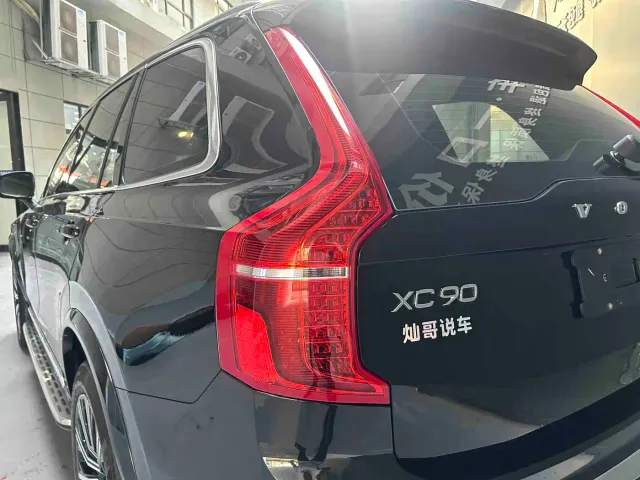Volvo XC90 — Фото автомобиля 4