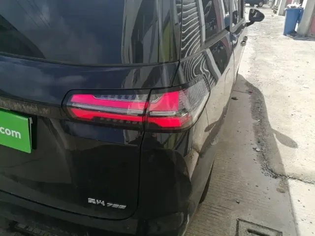 Wuling Starlight 730 — Фото автомобиля 7