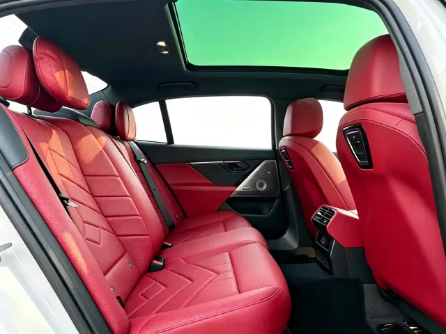BMW 5 Series — Фото автомобиля 11