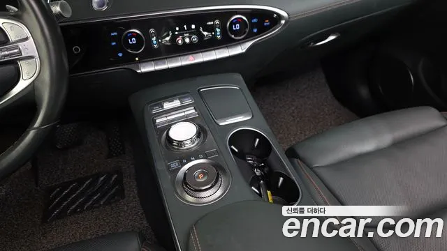 Genesis GV70 — Фото автомобиля 9