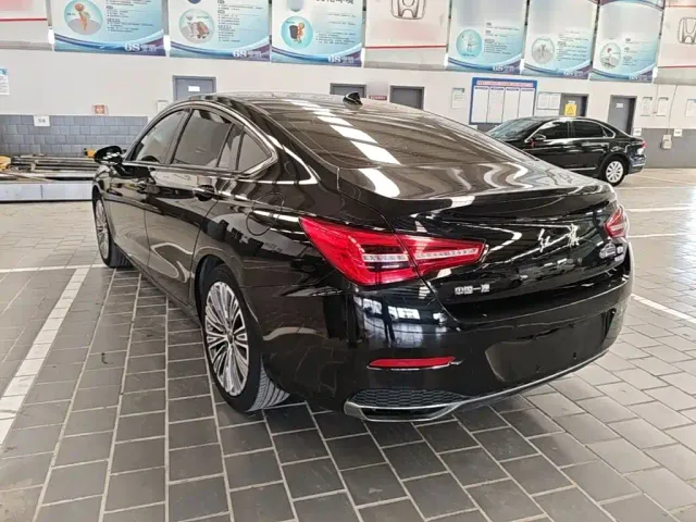 Hongqi H5 — Фото автомобиля 4