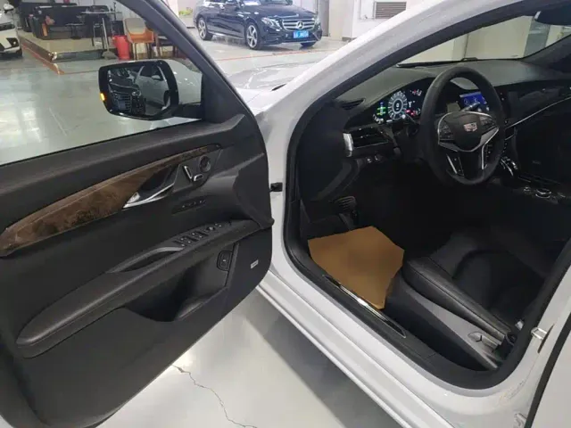 Cadillac CT6 — Фото автомобиля 15