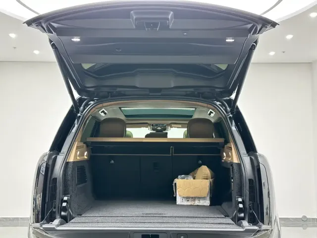 Land Rover Range Rover 2025 3.0 L6 400PS Flourishing Era Extended Wheelbase — Фото автомобиля 24