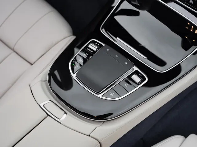 Mercedes-Benz E-Class — Фото автомобиля 30