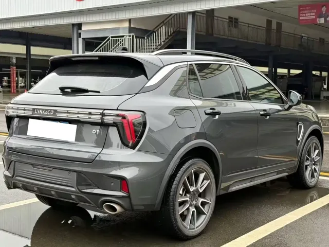 Lynk & Co 01 — Фото автомобиля 9