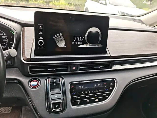Honda Odyssey — Фото автомобиля 12