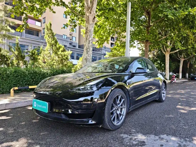 Фотография автомобиля — Tesla Model 3