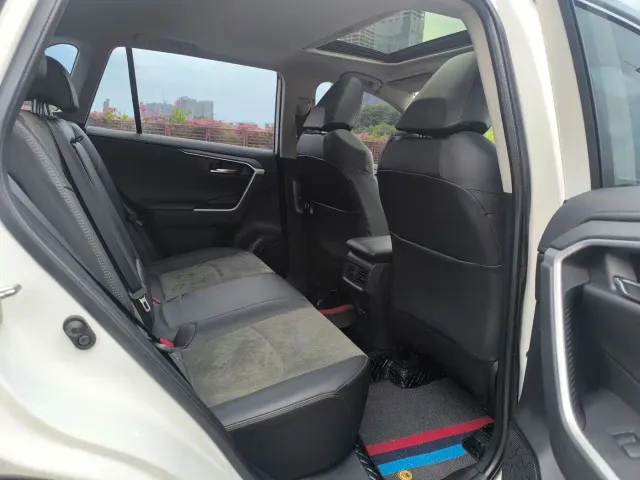Toyota RAV4 — Фото автомобиля 11