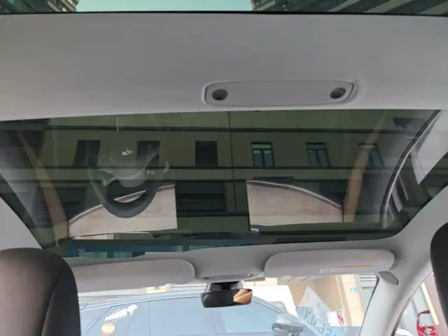 Tesla Model 3 — Фото автомобиля 17