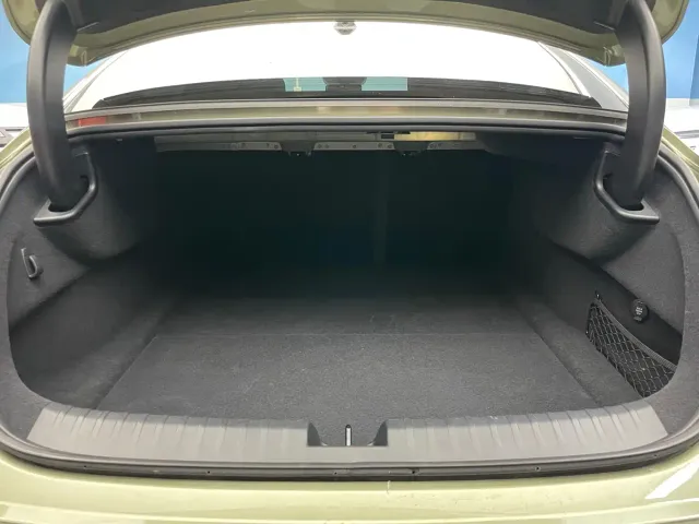 Xiaomi SU7 — Фото автомобиля 22
