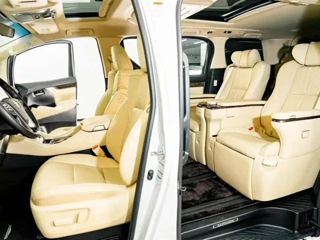 Toyota Alphard — Фото автомобиля 19