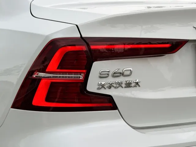 Volvo S60 — Фото автомобиля 19