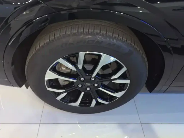 Ford Edge — Фото автомобиля 22