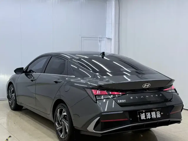 Hyundai Elantra — Фото автомобиля 6