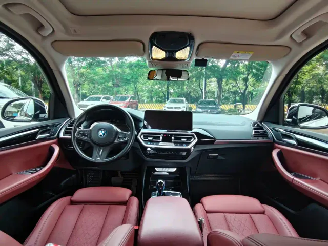 BMW iX3 — Фото автомобиля 7
