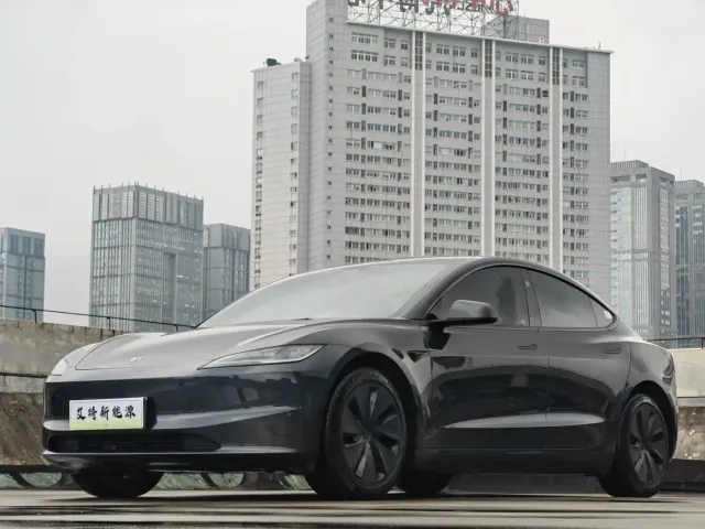 Фотография автомобиля — Tesla Model 3