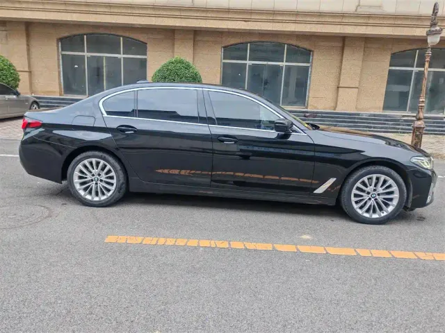 BMW 5 Series — Фото автомобиля 12